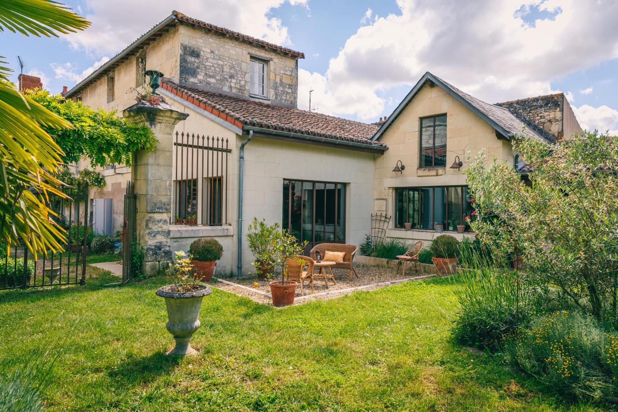 Le Prieure Sainte Croix Hotel Loudun Exterior foto