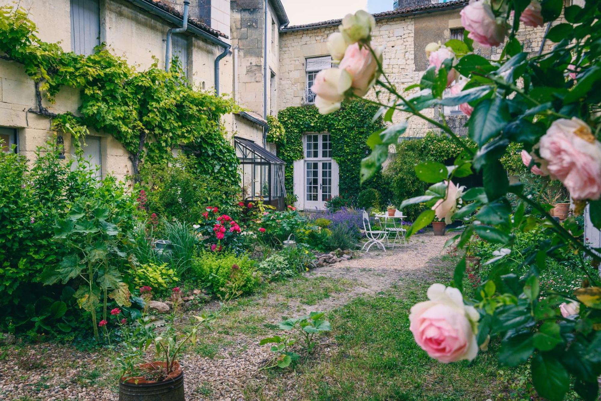 Le Prieure Sainte Croix Hotel Loudun Exterior foto